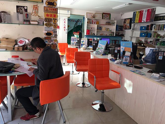 幾萬(wàn)塊能否開(kāi)啟圖文快印店？創(chuàng)業(yè)成本與平面設(shè)計(jì)業(yè)務(wù)解析